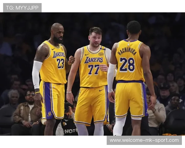 史密斯全场0罚球砍下25分，湖人队史达此数据最年轻球员，湖人送走的年轻球员