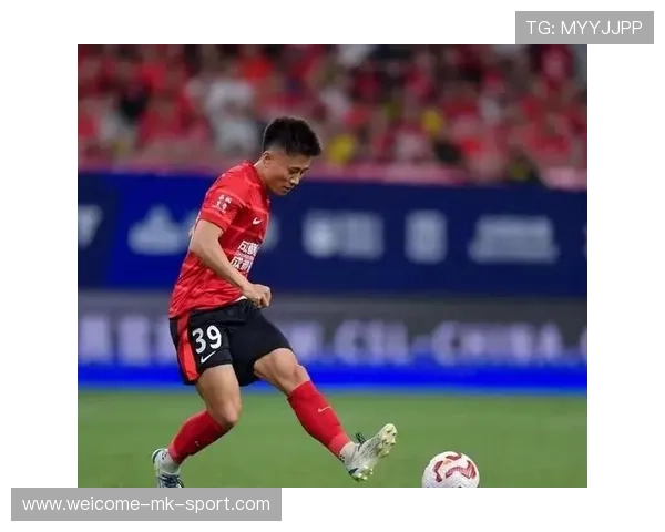 费利佩禁区内转射破门，成都蓉城热身赛三连胜锁定零罚分优势